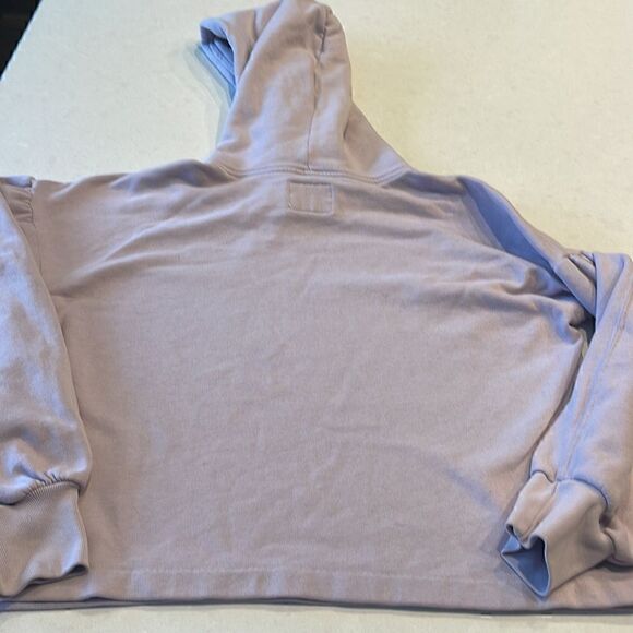Abercrombie & Fitch soft collection women’s size med, lavender crop sweatshirt. - Picture 6 of 6